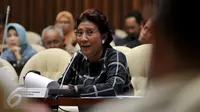 Menteri Kelautan dan Perikanan (KKP) Susi Pudjiastuti saat raker dengan Komisi IV DPR di Jakarta, (8/6). Rapat tersebut membahas usulan alokasi dalam Rancangan Anggaran Pendapatan dan Belanja Negara Perubahan (RAPBN-P) 2016. (Liputan6.com/JohanTallo)