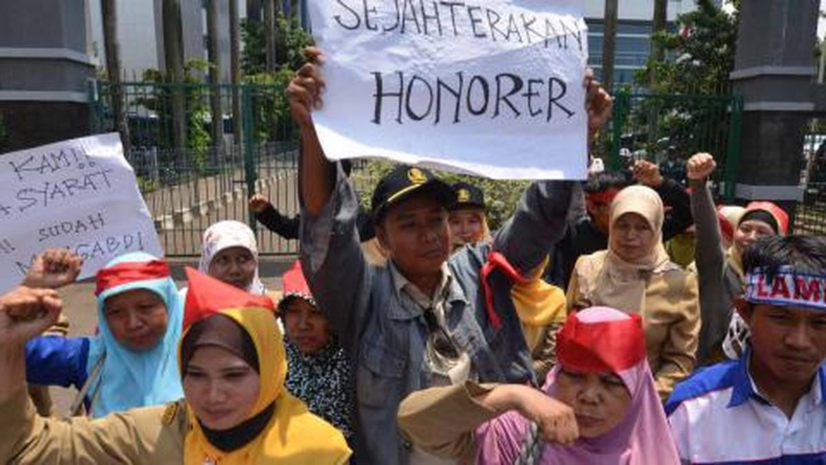 Klarifikasi Kemendikdasmen: Guru Honorer Tetap Bisa Mengajar 2027