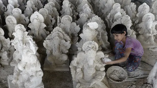 FOTO: Intip Pembuatan Patung Dewa Ganesha di India