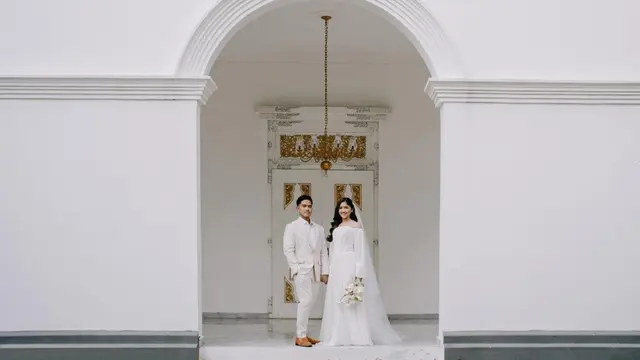 Setelan jas Kaesang Pangarep saat foto prewedding bersama Erina Gudono (ist)