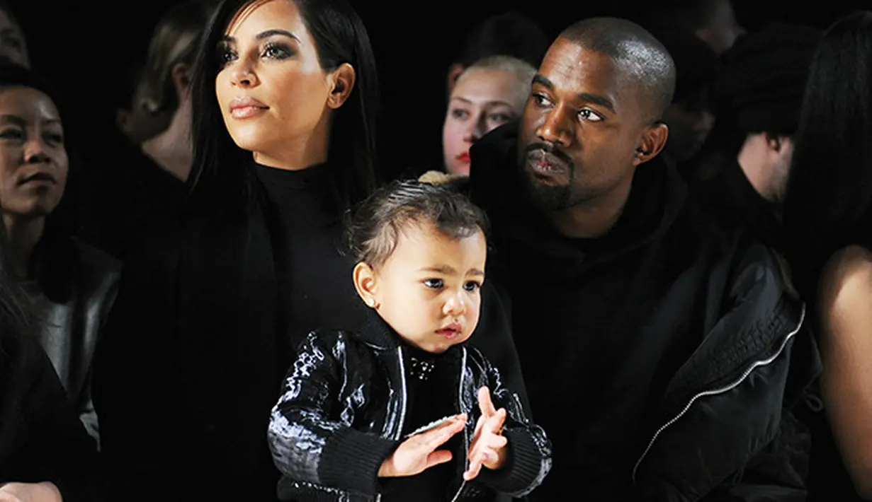 "Kim adalah istri yang sangat setia," jelas sumber. (billboard)