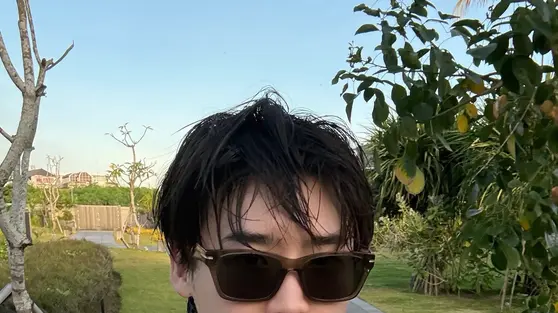 Lee Jong Suk Tampil Melokal Saat Liburan di Bali, Pamer Otot Kekar di Canggu