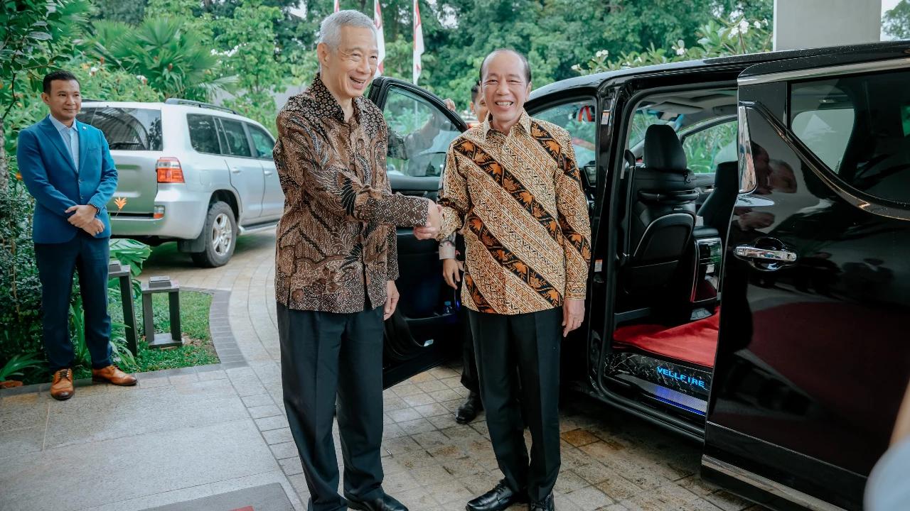 VIDEO: Momen Hangat Jokowi dengan Menteri Senior Lee Hsien Loong, Sarapan Bareng di Singapura