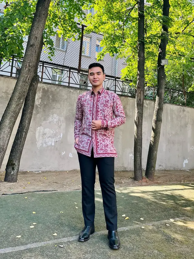 Hari Putra mengikuti peringatan HUT RI ke-77 di KBRI Rusia (Foto: Instagram hariiputraa_lida2020)