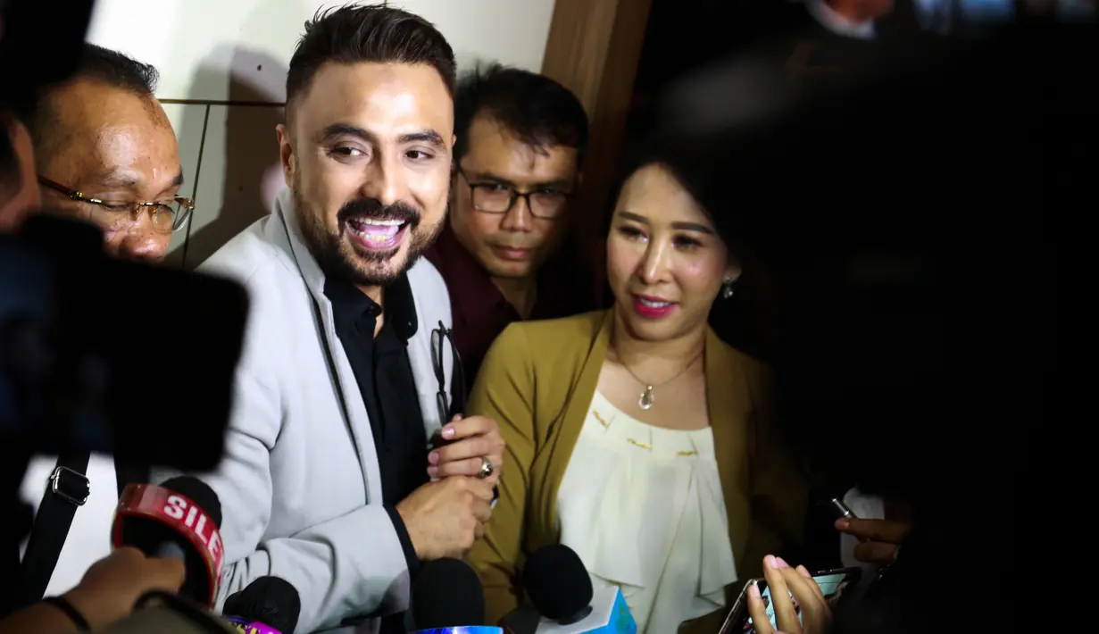 "Belum ada, cuma kemarin dia ulang tahun ya bingung mau ngucapin gimana. Nggak ada, karena nomor saya diblok," ujarnya. [Foto: KapanLagi.com/Muhammad Akrom Sukarya]