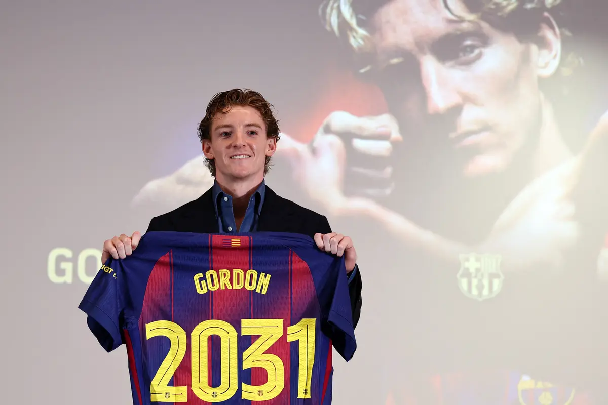 Foto: Barcelona Resmi Perkenalkan Anthony Gordon Sebagai Pemain Baru