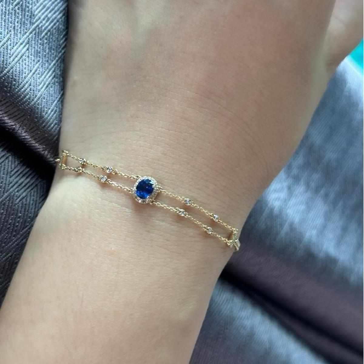 Ilustrasi Gelang Tali Emas dengan Batu Permata Sapphire