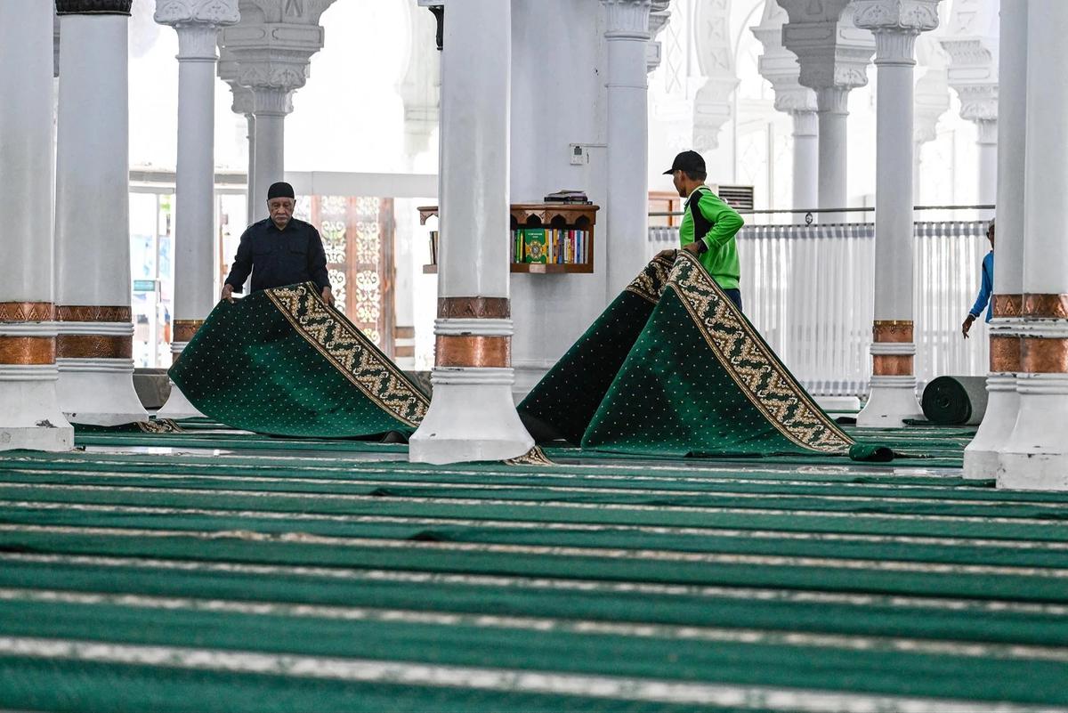 FOTO: Masjid Raya Baiturrahman Bersiap Sambut Tarawih Perdana Ramadan 1447 Hijriah