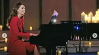 Kate Middleton Unjuk Bakat Terpendam, Main Piano di Program Spesial Natal. (dok.Instagram @catwalkhautecouture/https://www.instagram.com/p/CX7E9vCIcY7/Henry)
