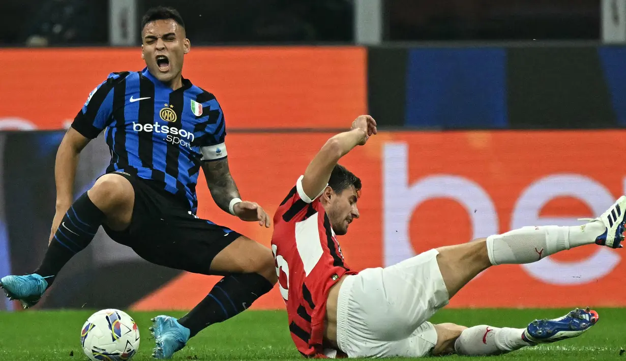 Hasil imbang 1-1 bertahan hingga akhir babak pertama. (Gabriel BOUYS/AFP)
