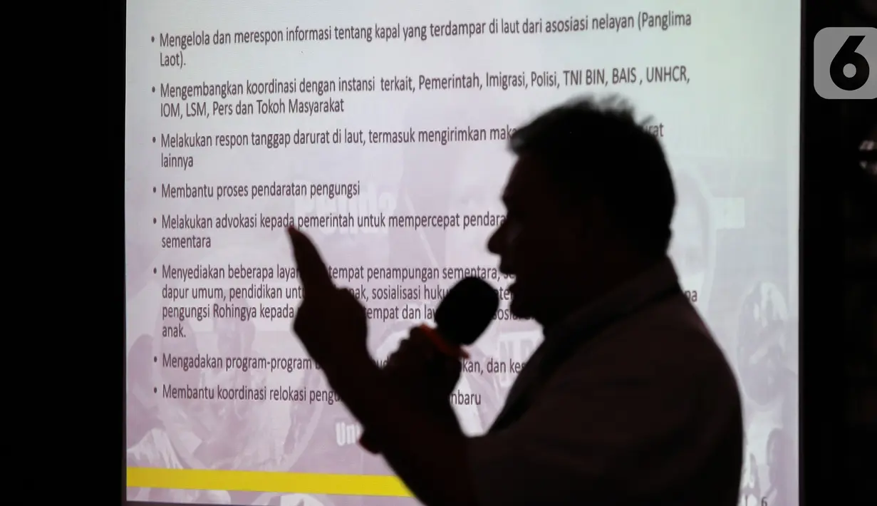 Koordinasi Kemanusiaan Yayasan GEUTANYOE, Nasruddin memberi paparan saat media briefing 'Keberpihakan Kepada Yang Rentan: Pemenuhan Hak Bagi Pengungsi Luar Negeri' di Jakarta (3/6/2022). Pada media briefing menjawab tantangan yang dihadapi dalam isu pengungsi luar negeri, serta memperkuat diskursus hak asasi manusia dalam pemberitaan media, khususnya dalam menjalankan peran kontrol sosial dan pendidikan kepada masyarakat. (Liputan6.com)