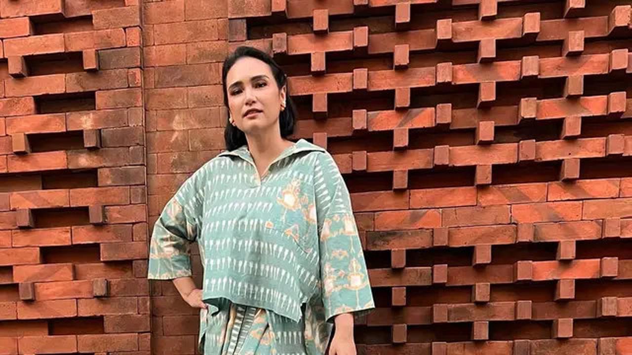 6 Pesona Feby Febiola yang Tak Pernah Memudar, Cantik dan Awet Muda di Usia 46 Tahun