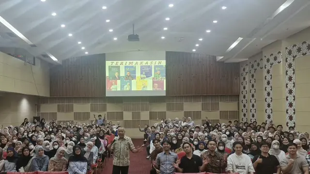 Prof. Tjandra Yoga Aditama memberikan kuliah umum kepada lebih dari 250 mahasiswa Fakultas Kedokteran Universitas YARSI pada 15 Oktober 2026, membahas tantangan kesehatan global dan peluang karier di WHO.