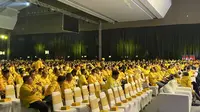 Kader partai dalam acara peringatan hari ulang tahun (HUT) Partai Golkar, Kamis (20/10/2022). (Liputan6.com/ Muhammad Radityo Priyasmoro)