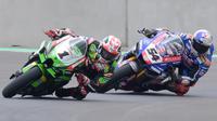 Pembalap Pata Yamaha with Brixx, Toprak Razgatlioglu (nomor 54),&nbsp;meraih podium juara race 1 WorldSBK Mandalika 2022, Sabtu (12/11/2022) siang WITA. (AFP/Bay Ismoyo)