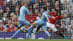 Proses terjadinya gol penyeimbang yang dicetak gelandang Stoke, Joe Allen, ke gawang Manchester United pada laga Premier League di Stadion Old Trafford, Inggris, Minggu (2/10/2016). Kedua tim bermain imbang 1-1. (Reuters/Carl Recine)