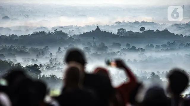 FOTO: Menikmati Keindahan Candi Borobudur saat Sunrise