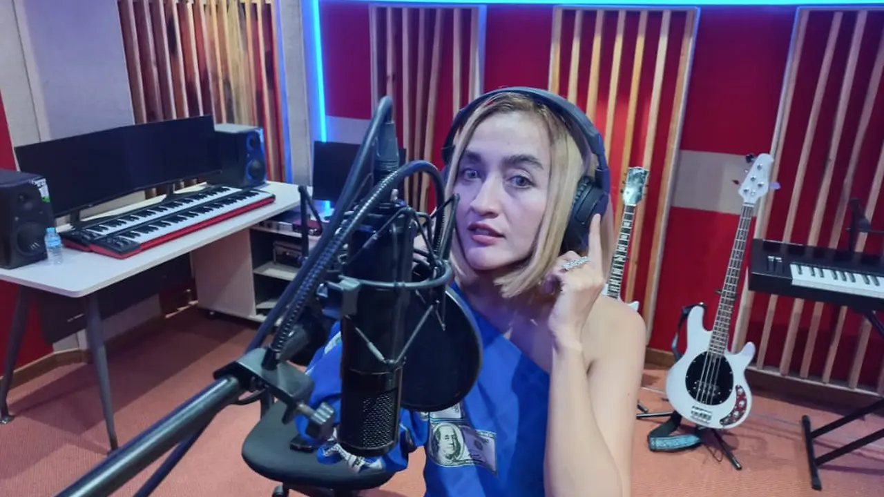 Penyanyi Indah Sari (ist)