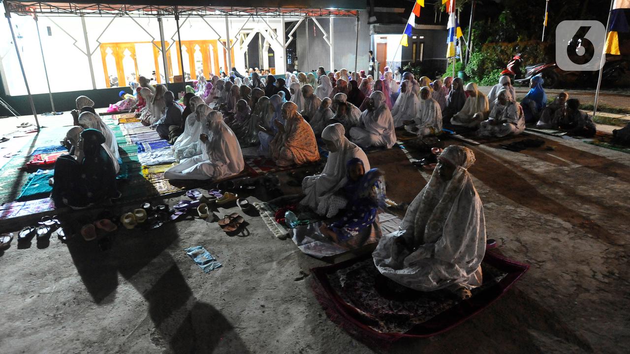Suasana Sholat Tarawih Pertama Ramadhan 2023 di Musala Nurul Fajri Depok