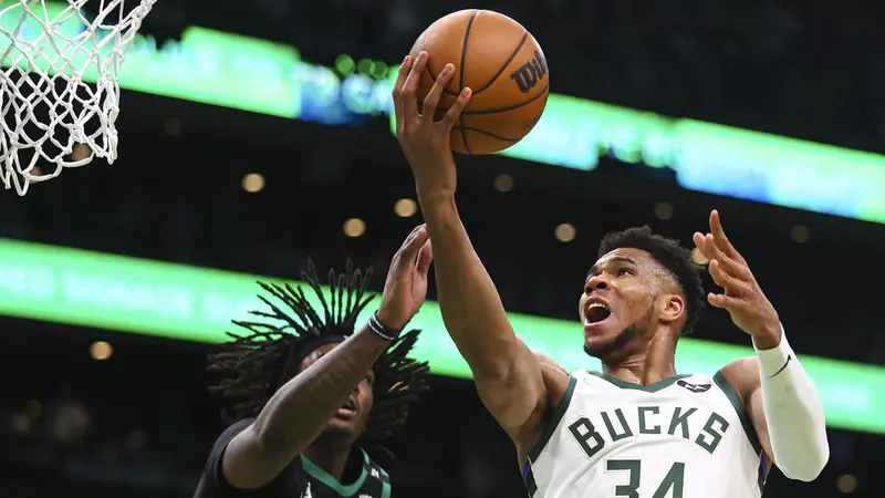 Giannis Antetokounmpo memimpin Bucks kalahkan Celtics di semifinal wilayah NBA gim 1