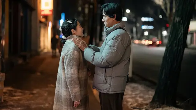 IU Bermain Peran Ganda di Drama WHEN LIFE GIVES YOU TANGERINES. (instagram/netflixkr)