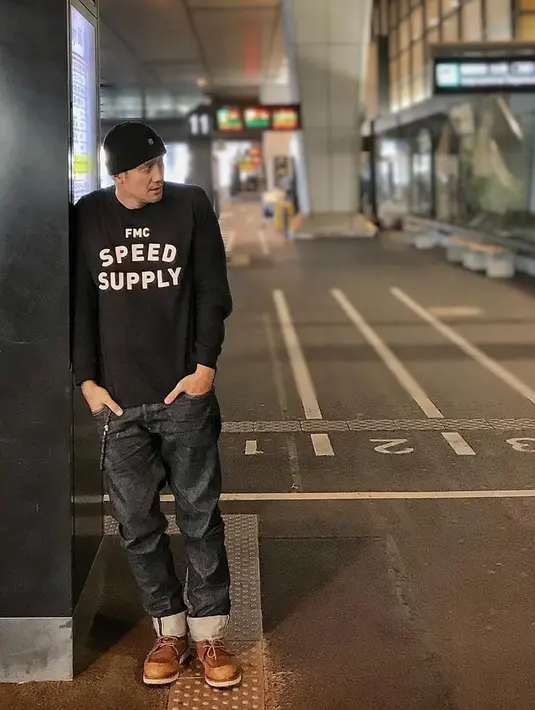 Aktor Tora Sudiro berpose saat liburan bersama keluarga di Jepang. Pada momen liburan ini Tora Sudiro dan Mieke Amalia pun mengabadikan sederet momen seru keluarga mereka selama berada di Jepang. (instagram.com/t_orasudi_ro)