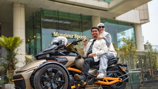 Ustaz Solmed dan April Jasmine