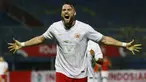 Selebrasi pemain Persija Jakarta, Marko Simic usai berhasil menjebol gawang Borneo FC Samarinda dalam pertandingan Babak Penyisihan Grup B Piala Menpora 2021 di Stadion Kanjuruhan, Malang. Sabtu (27/3/2021). (Bola.com/Ikhwan Yanuar)