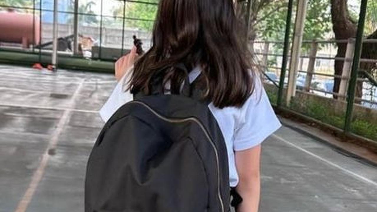 Beranjak Remaja, 8 Foto Gempi Sudah Tak Mau Diantar Sampai Depan Gerbang Sekolah