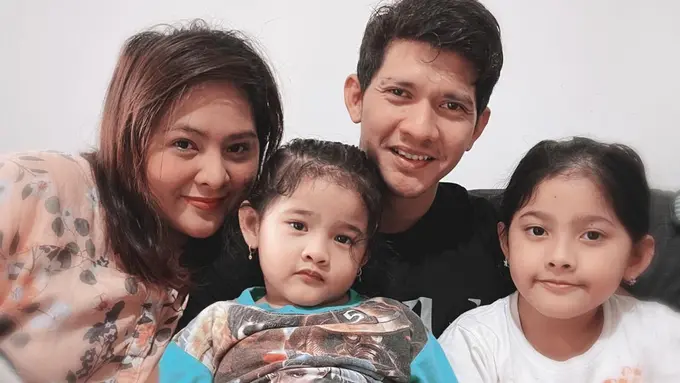 Ingin Punya Anak Laki-Laki, Ini 7 Potret Iko Uwais dan Audy Bersama Buah Hati