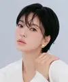 Song Hye Kyo kembali mencuri perhatian dengan pesona memikat di beberapa foto B-Cut. Meski fotonya B-Cut, tidak menutupi paras cantik aktris 44 tahun itu. [@kyo1122]