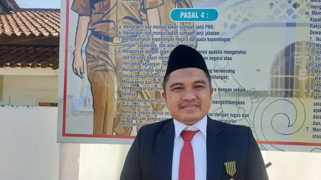 Berangkat dari kepedulian untuk mengangkat petani lokal, Rizal Pahleva, petani milenial Garut, Jawa Barat berhasil meraih penghargaan bergengsi Satyalencana Kebaktian Sosial dari Presiden Joko Widodo (Jokowi).