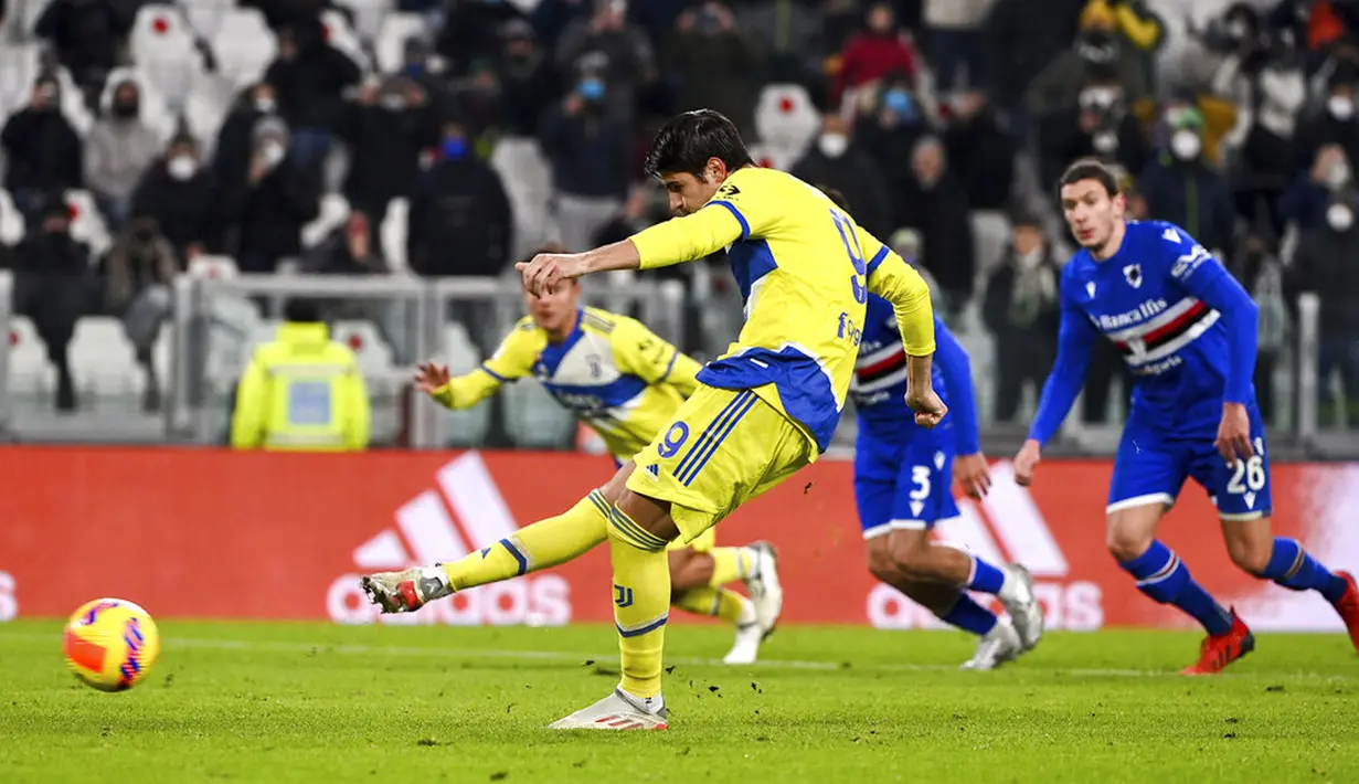 Pemain Juventus Alvaro Morata mencetak gol ke gawang Sampdoria dari titik penalti pada pertandingan sepak bola babak 16 besar Coppa Italia di Allianz Stadium, Turin, Italia, 18 Januari 2022. Juventus menang 4-1. (Marco Alpozzi/LaPresse via AP)