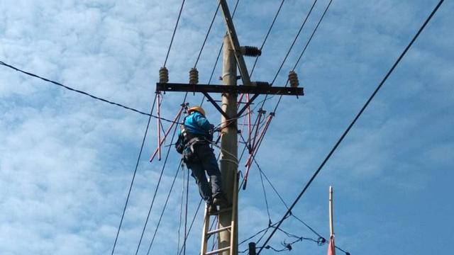 PLN bergerak cepat memulihkan kelistrikan pasca gempa bumi yang menerjang Bengkulu dan sekitarnya pada Rabu (19/8/2020). (Dok PLN)