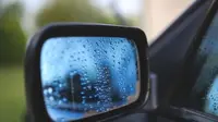 Water repellent membantu kaca mobil tetap jernih saat hujan, meningkatkan keamanan dan kenyamanan berkendara (Suzuki)