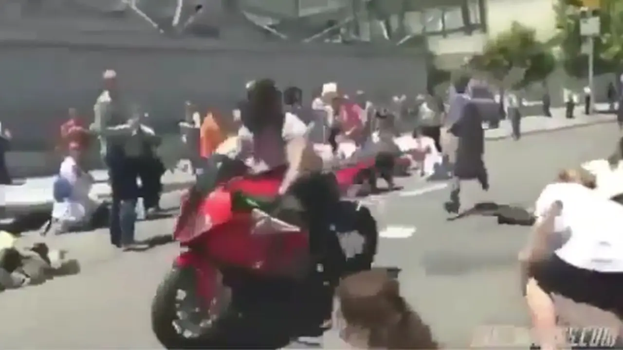 Biker terobos aksi