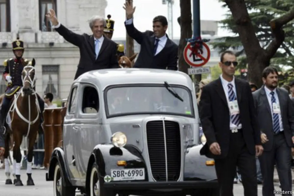 Mobil tua presiden Uruguay.