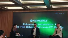 Valentino Simanjuntak (tengah) dalam acara Peluncuran komentator Bahasa Indonesia FC Mobile di Jakarta, Kamis (18/12/2025). (Bola.com/Hery Kurniawan.