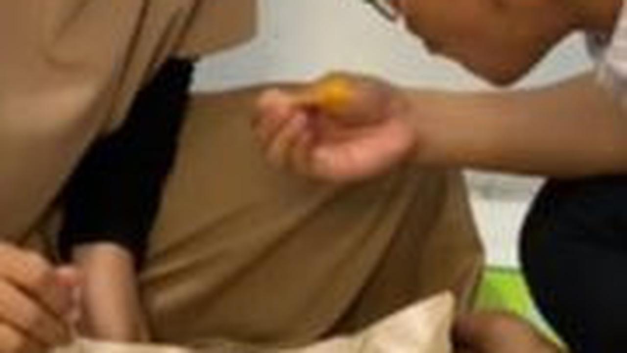 Penuh Rasa Syukur, Wanita ini Bangga Lihat Gaji Pertama Suami jadi Guru Ngaji 'Cari Pasangan itu Enggak Mesti Mapan