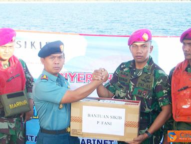 Citizen6, Tanjung Priok: Salah satu kapal perang dari jajaran Kolinlamil KRI Teluk Hading-538 berhasil mendistribusikan bantuan dari Solidaritas Istri Kabinet Indonesia Bersatu (SIKIB) ke pulau terluar pada, Minggu (14/10). (Pengirim: Dispenkolinlamil)