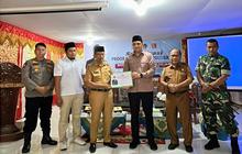 Anggota DPR RI Ade Rezki Salurkan Bantuan Air Bersih Agam di Tengah Kemarau Panjang