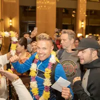 Westlife disambut dengan hangat setiba di bandara Yogyakarta. (istimewa)