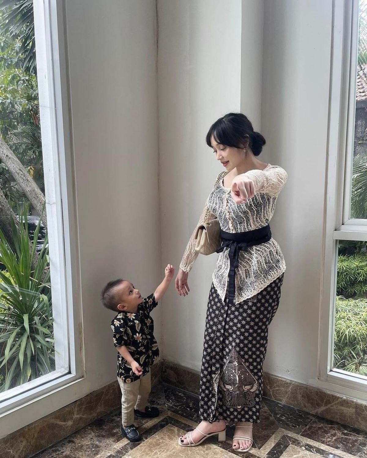 Disebut Netizen Hot Mom