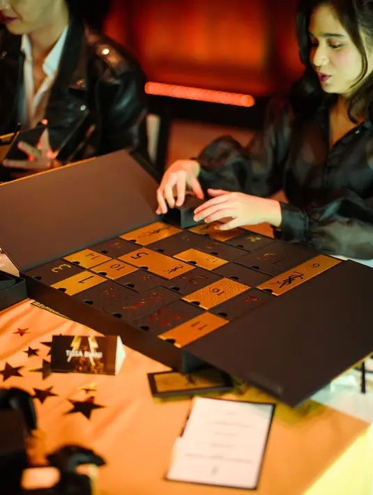 Intip Keseruan di Dalam YSL Advent Calender Holiday 2022 Penasaran