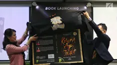 MDRT Indonesia yang juga penulis buku "Kobaran Api Juara" Miliana Marten dan Direktur Agency yang juga penulis buku "Kobaran Api Juara" David Marten saat peluncuran buku "Kobaran Api Juara" di Jakarta, Rabu (27/2). (Liputan6.com/Johan Tallo)