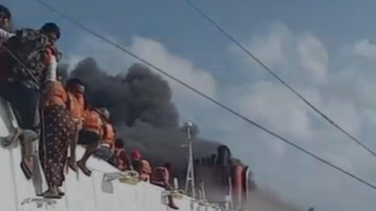 Kapal Mutiara Sentosa 2 Terbakar di Perairan Sumenep, Ratusan Penumpang Dievakuasi