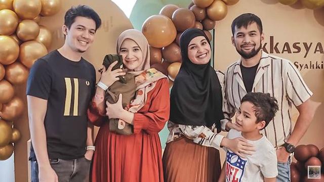 Disambut Keluarga, Ini 7 Momen Zaskia Sungkar Pulang ke Rumah Pasca Melahirkan