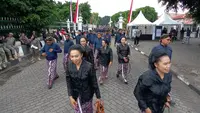 Saat Sultan Hamengku Buwono X Berdiri 3 Jam Sambut 12 Ribu Warga di Hari Ulang Tahunnya