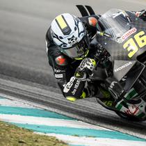 Pembalap MotoGP Spanyol dari tim Honda HRC Castrol, Joan Mir, mengambil tikungan selama hari ketiga tes pramusim MotoGP 2026 di Sirkuit Internasional Sepang di Sepang pada 5 Februari 2026. (Mohd Rasfan/AFP)