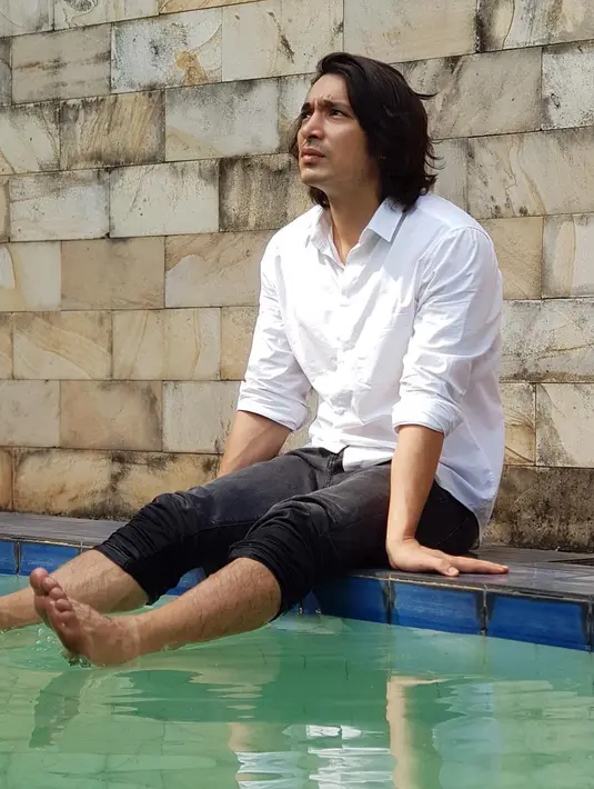 Abimana sendiri mengaku bahwa dirinya sedari dulu tertarik dalam hal visual. (instagram/abimana_aryasatya)